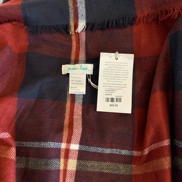 Grace & Lace Poncho - Picture 9 of 9